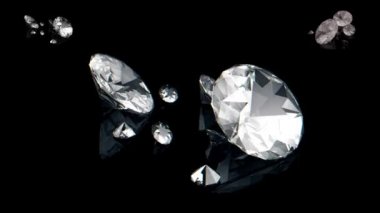 Soyut animasyon irili ufaklı elmasları dönüş siyah bir arka plan ağır çekimde. 3D animasyon.