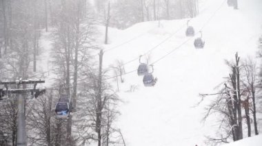 Dağı'nda kayak teleferiği ile kış Kayak Merkezi. Kayak pisti ile Kayak liftleri ve sisli havalarda çalışır. Kışın aktif tatiller