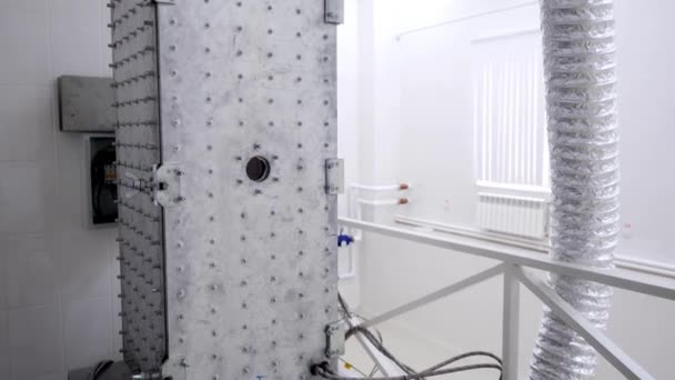 Room steel furnace for metal melting. Chamber furnace for melting of metal with thermally insulated pipes costs in white room at enterprise — Stock Footage Room steel furnace for metal melting. Chamber furnace for melting of metal with thermally insulated pipes costs in white room at enterprise Video Clip