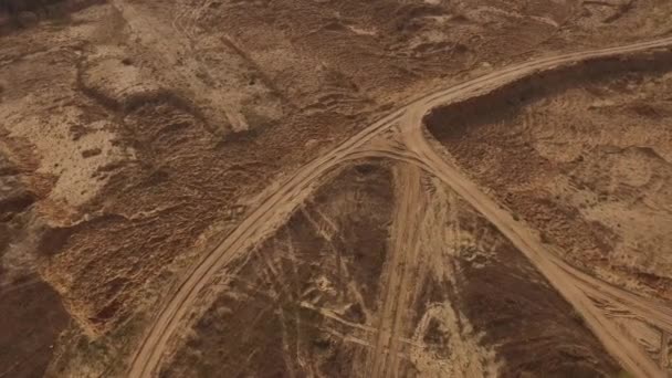 Aerial view of the sand tracks in the desert. Desert trip. — Stock Video