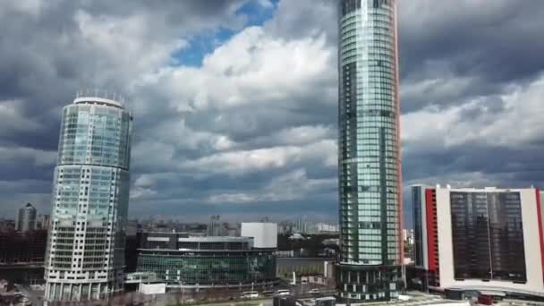 Stadt Wolkenkratzer städtische Bürogebäude Architektur. Aktien. schönes Stadtbild — Stockvideo