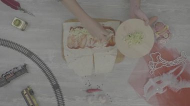 Hızlı pişirme eller. Shawarma kurulu pişirme tepsisi. Daha fazla malzemeler gerekir