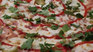 Pizza arka plan yakın çekim. Çerçeve. Pizza döner üzerinde yakından görmek