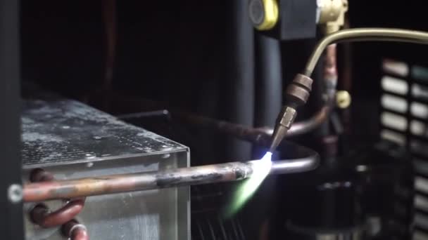 Close-up on blow torch fusing copper tube together with solder. Clip. Close-up shot of a man welding a pipe — Stock Video