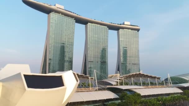 Vista aérea de Marina Bay Sands Singapur. Le dispararon. Vista aérea del horizonte de la ciudad de Singapur con Marina Bay Sands — Vídeos de Stock