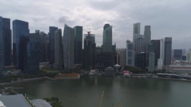 Singapur - 17 Haziran 2018: Singapur yeni şehir binaları gökdelenler hava. Vurdu. Singapur hava cityscape görünümü