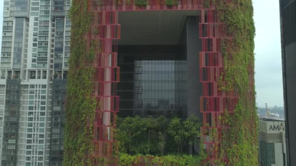 Singapur - 12. června 2018: Hotely v Singapuru s krásnou Oasia Hotel detail. Střela. Kota Kinabalu — Stock video