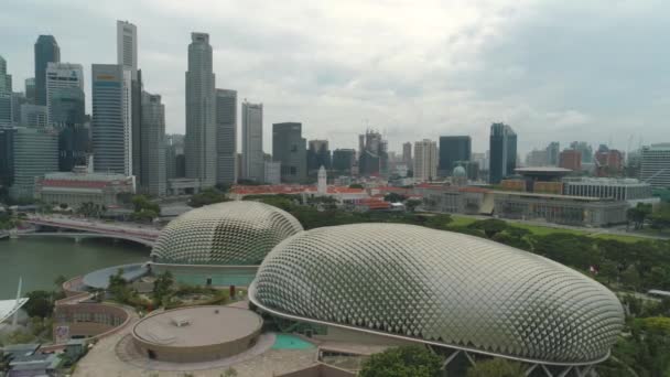 Singapore - 15 juni 2018: Singapore city nybyggen skyskrapor antenn. Skott. Singapore antenn stadsbilden se — Stockvideo