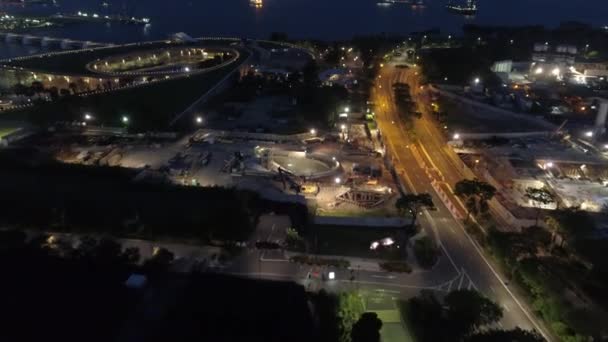 Noche de Singapur Aerial Mooving al puerto. Le dispararon. Puerto comercial de Singapur — Vídeos de Stock