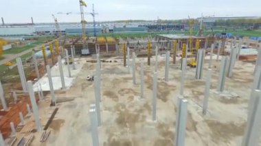 Havadan görünümü küçük enerji santralleri üretim alanı üzerinde bina. Sahne. Boruları ve elektrik unsurları.