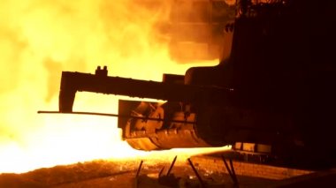 Özel mekanizması, Metalurji kavramı dökülen erimiş metal. Hareket mekanizması arkasında Metalurji oluk akan erimiş çelik.