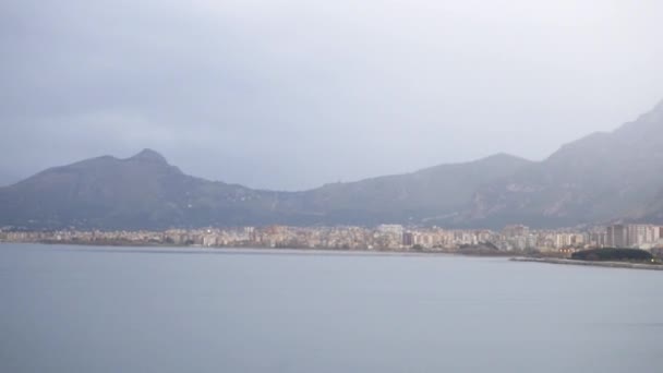 Pulau Capri di musim panas yang indah di Italia. Saham. Pemandangan Teluk di Italia — Stok Video