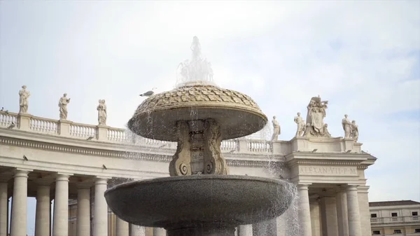Vatican City, Rome, Saint Peters Basilica in St. Peters Square. Stock. Italian fountain — Stock Photo, Image