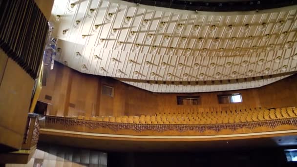 Prázdné kino sál v opeře. Interiér domu opery. Opera house fáze — Stock video