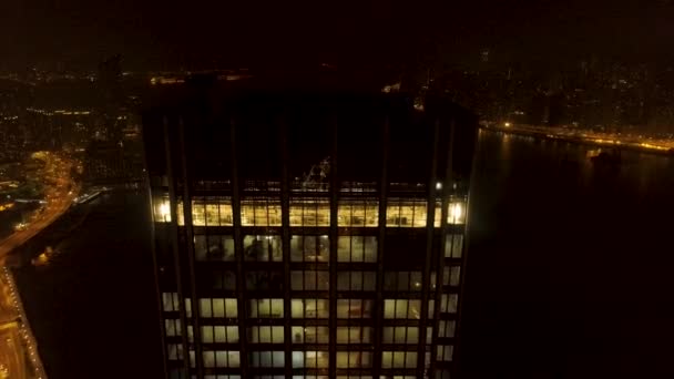 Top view of the skyscraper at night. Stock. Lonely skyscraper at night in the city — Stock Video