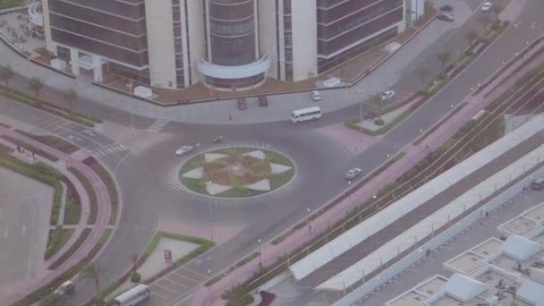 Het zakelijke district van Dubai. Voorraad. Uitzicht op Dubai stadsleven. Futuristische weergave van Dubai Marina, Verenigde Arabische Emiraten. Schilderachtig stadsgezicht. Skyline met de bekende wereld hoogste wolkenkrabbers in dramatische licht — Stockvideo