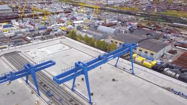 Vista dall'alto del complesso industriale. Clip. Grande complesso produttivo da una vista a volo d'uccello — Video Stock