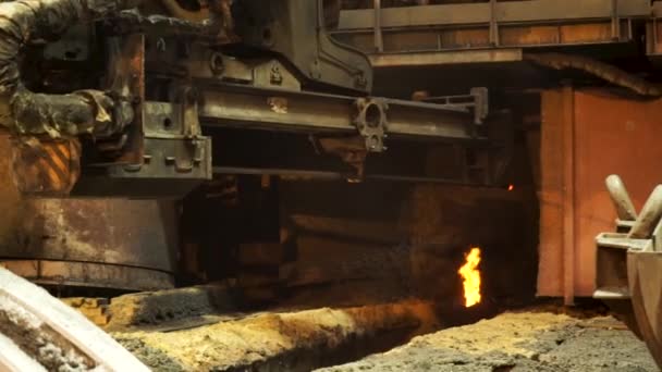 Working machine at metallurgical plant, molten steel production. Stock footage. Hot steel on conveyor in steel mill, heavy industry concept. — 비디오