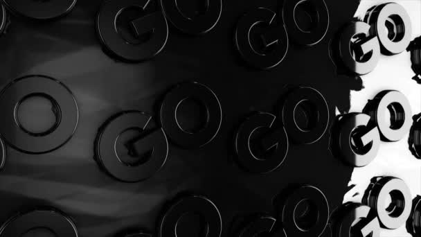 Mots animés monochromes GO se déplaçant sur fond noir, boucle transparente. Animation. Lettres capitales argentées coulant dans le noir, incitation à l'action .