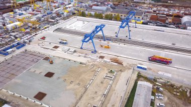 Endüstriyel kompleksin en iyi görünümü. Klip. Kuş bakışı büyük üretim kompleksi