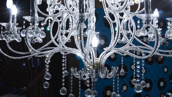 Vintage chandelier. Clip. Close up on crystal of contemporary chandelier, is a branched ornamental light fixture designed to be mounted on ceilings or walls — Stock Photo, Image