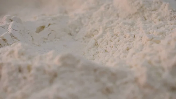 Close-up of crumbly white flour. Stock footage. White pure flour is filtered before use in baking preparation. White dense but crumbly powder or flour — Stock Photo, Image