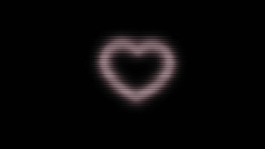 Siyah arka plan üzerinde soyut parlayan piksel kalp, aksaklık girişim. Animasyon. Gürültü ekranı ve pembe kalp sembolü yanıp sönen, sorunsuz döngü.