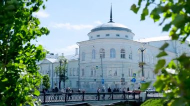Kazan, Rusya-Haziran, 2019: Rusya antik kentinde güzel mimari evler. Stok görüntüleri. Şehirde güneşli gün