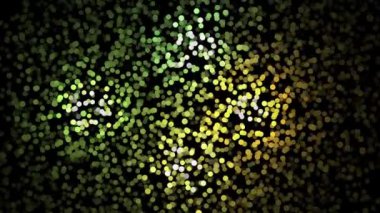 Küçük renkli parçacıkların soyut animasyon kaotik siyah arka plan üzerinde hareket ve bir renk değiştirme. Animasyon. Siyah arka planda dinamik renkli animasyon