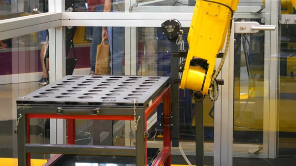 Різні колекції робочих роботів представлені на виставці форуму робототехніки. Медіа. Роботи та інноваційні технології в Росії — стокове фото