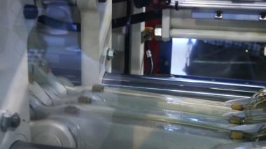 Bilim Teknolojisi Fuarı'nda otomatik mekanizmanın yakından görünümü. Medya. 3d baskı, katkı teknolojileri, mühendislik ve prototip endüstrisi konsepti