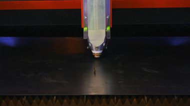 Sergi üzerinde otomatik mekanizmanın yakından görünümü. Medya. Elektronik cihazlar ve mekanizmalar bilimsel sergide sunuluyor.