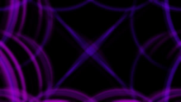 Animazione astratta di cerchi neon incrociati sfocati che galleggiano sullo sfondo nero. Animazione. Astratto sfondo web neon cerchio modelli schermi a LED e tecnologia di proiezione — Video Stock