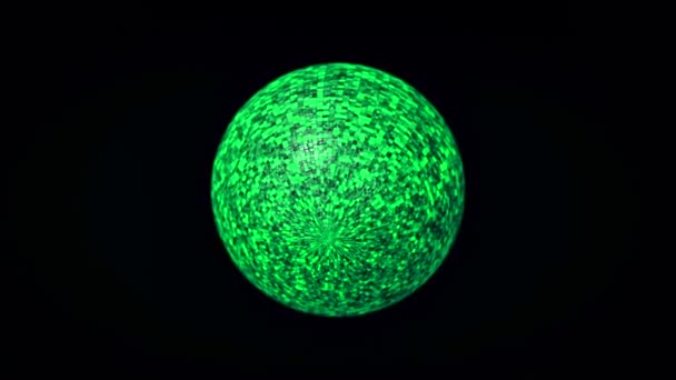 Abstrakcyjna animacja pięknej kolorowej kuli disco wirującej bezszwowo na czarnym tle. Animacja. Render disco ball w klubie nocnym z błyszczącymi efektami — Wideo stockowe