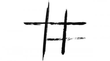 Soyut çizilmiş tic-tac-toe oyunu, beyaz arka planda izole edilmiş, tek renkli. Animasyon. Stratejik tic-tac-toe galibiyeti geniş siyah fırça darbeleriyle boyanmış..
