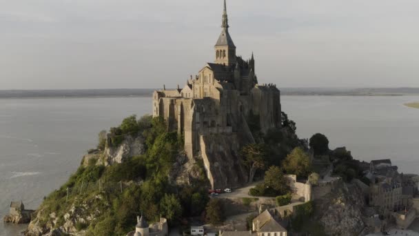 Beautiful Mont Saint Michel cathedral located on the island, Normandy, Northern France, Europe. Action. Panoramic view of famous historic tidal island with stunning castle. — Stock Video