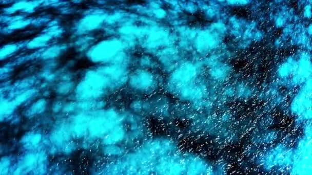 Vista superior de la superficie de agua ondulante azul con manchas negras, lazo sin costuras. Animación. Sustancia líquida ondulante abstracta que se mueve y fluye con pintura negra o tinta en ella . — Vídeo de stock