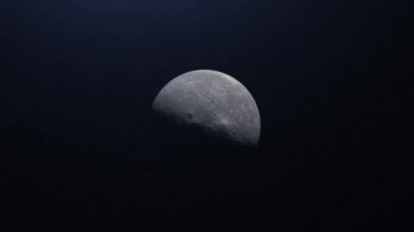 Gri ayın kendi ekseni etrafında tam devrim yaparak dış uzayda dönmesinin soyut animasyonu. Animasyon. Ayın astronomik arka planı, 3D gri küre güneş ışığıyla aydınlanıyor..