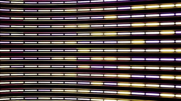 Flujo horizontal de líneas abstractas de neón de colores púrpura y amarillo con lente de cámara distorsionada sobre fondo negro. Animación. Rayas estrechas divididas en segmentos, lazo sin costura . —  Fotos de Stock