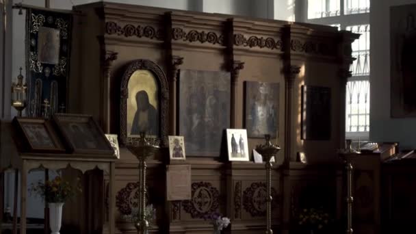 Russia - Moscow, 05.01.2020: Details and interior in orthodox temple. Stock footage. View inside of a church with the iconostasis showing religious biblical stories, concept of faith. — Stock Video