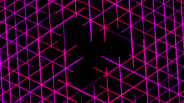 Een hypnotiserend raster dat draait op een zwarte achtergrond. Animatie. Abstract kleurrijke roze gekruiste lijnen met een ruimte in het midden van het scherm draaien en vormen driehoeken, naadloze lus. — Stockvideo