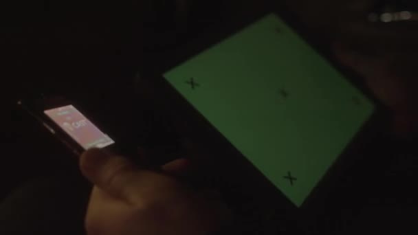 Close up of a man holding tablet with green screen in car. Stock footage. Male answering the phone and holding a tablet with chroma key in the taxi. — Stock Video