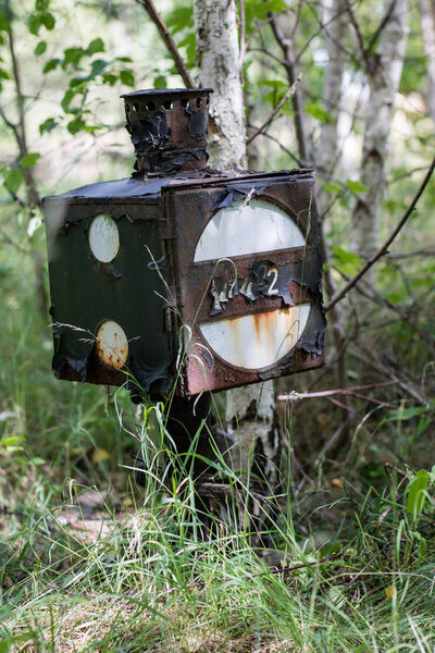 Железнодорожная лампа на старой станции. Железнодорожное оборудование для обслуживания железнодорожного движения. Сезон лета
.