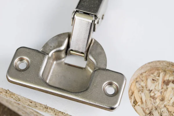 Sunta Menteşe sabitleme için kesici freze. Mobilya İnşaat Sanayi aksesuarlar. Yer - eski bir doğrama Atölyesi.