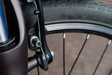 Daha büyük boyutta bisiklet aksesuarları. Bisiklet turist ve trekking için. Açık renkli.