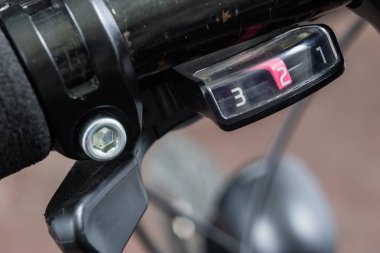 Daha büyük boyutta bisiklet aksesuarları. Bisiklet turist ve trekking için. Açık renkli.