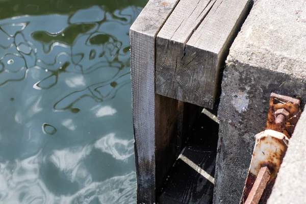 Houten Versterking Van Kade Van Haven Zeehaven Centraal Europa Seizoen — Stockfoto