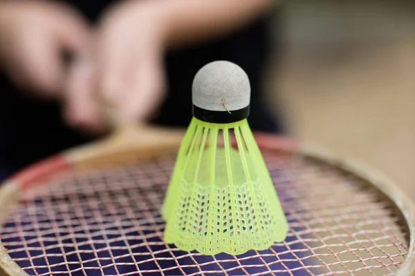 Badminton aksesuarları. Bir eğlence ve oyun açık havada için ayarla. Yaz sezonu.