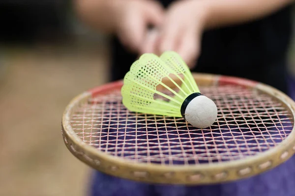 Badminton aksesuarları. Bir eğlence ve oyun açık havada için ayarla. Yaz sezonu.