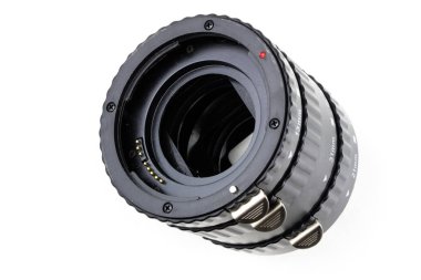 Ara yüzük beyaz bir tablo makro fotoğrafçılık için. Fotoğraf aksesuarları fotoğraf çekim için. Beyaz arka plan.